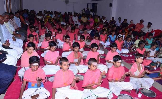 ಮುರುಘಾಮಠದಲ್ಲಿ ಲಿಂಗದೀಕ್ಷೆ