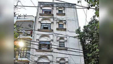 ग्रेटर नोएडा के शाहबेरी के बाद दिल्ली के कालकाजी में झुक गई इमारत