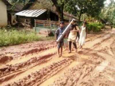 ಕೆಸರಲ್ಲಿ ಪ್ರಯಾಣ ಅಪಾಯ