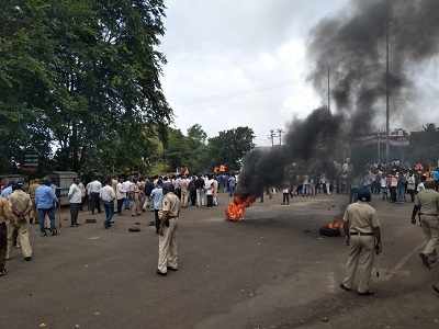 धुळ्यात रास्ता रोको; नंदुरबारला ‘बंद’