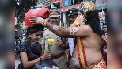 सड़क सुरक्षा: यमराज के बाद अब भगवान गणेश कर रहे हैं बेंगलुरु ट्रैफिक पुलिस की मदद
