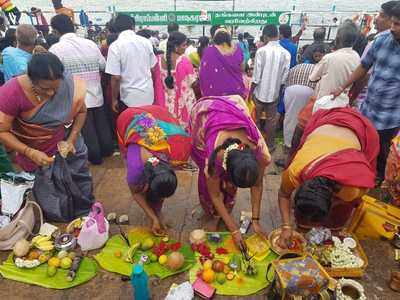 காவிரிக் கரையோரங்களில் களைகட்டிய ஆடிப்பெருக்கு: மக்கள் உற்சாகம்!