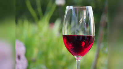 सिर्फ पीने के नहीं, रेड वाइन लगाने के भी हैं फायदे