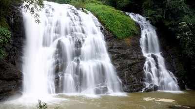 ಭೋರ್ಗರೆಯುವ ಕೊಡಗಿನ ಜಲಧಾರೆಗಳು