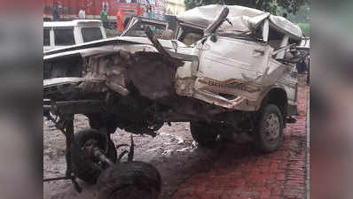 जौनपुर में सड़क हादसे में पांच श्रद्धालुओं की मौत, सात घायल