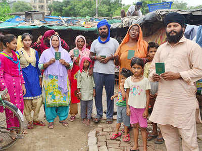 10 साल से भारतीय नागरिकता का इंतजार कर रहे पाकिस्तान से आए 12 परिवार