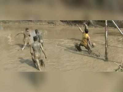 Mud Football: சேற்று கால்பந்தில் சாம்பியன் பட்டம் வென்ற தமிழக அணி; இளைஞர்கள் மத்தியில் ஆர்வம்!