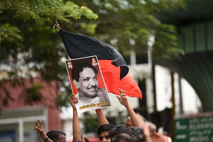 ಡಿಎಂಕೆ ಅಧಿನಾಯಕ ಕರುಣಾನಿಧಿ ಅಸ್ತಂಗತ; ಹರಿದು ಬಂದ ಜನಸಾಗರ