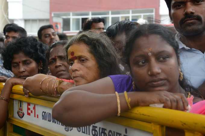 ಅಭಿಮಾನಿಗಳು, ಡಿಎಂಕೆ ಕಾರ್ಯಕರ್ತರ ಆಕ್ರಂದನ