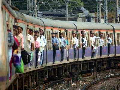 mumbai local: तांत्रिक बिघाड; मध्य रेल्वे विस्कळीत