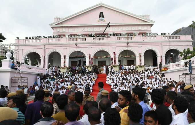 கலைஞருக்கு கண்ணீர் அஞ்சலி!