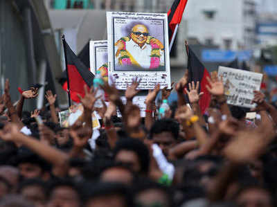 करुणानिधि के निधन से तमिलनाडु में शख्सियत आधारित द्विध्रुवीय राजनीति का पटाक्षेप
