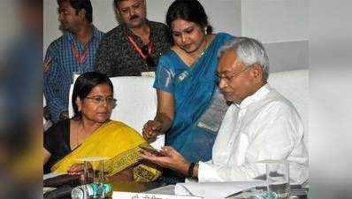 बिहार शेल्टर होम रेप केस: समाज कल्याण मंत्री मंजू वर्मा का इस्तीफा, क्या पति भी नपेंगे?