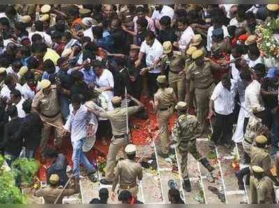 ಕರುಣಾನಿಧಿ ಅಂತಿಮ ದರ್ಶನ ವೇಳೆ ನೂಕುನುಗ್ಗಲಿಗೆ 2 ಸಾವು