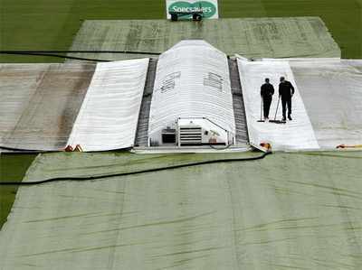लॉर्ड्स टेस्ट: बारिश की भेंट चढ़ा दिन, एक गेंद भी नहीं फेंकी जा सकी