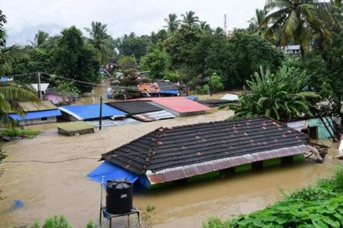केरल में बारिश से भारी तबाही हुई है.