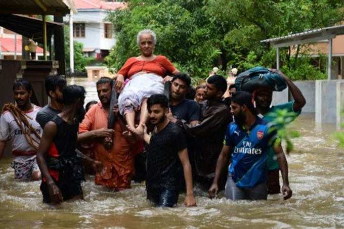 केरल में बारिश से भारी तबाही हुई है.
