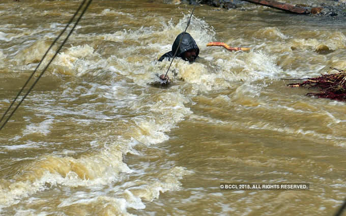 కేరళలో వర్షం బీభత్సం.. రెడ్ అలర్ట్