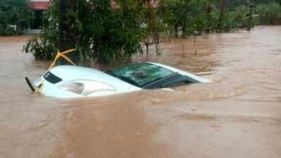 Kerala Flood: வெள்ளத்தால் பாதிக்கப்பட்ட மக்களுக்காக சூர்யா மற்றும் கார்த்தி ரூ.25 லட்சம் நிதியுதவி!