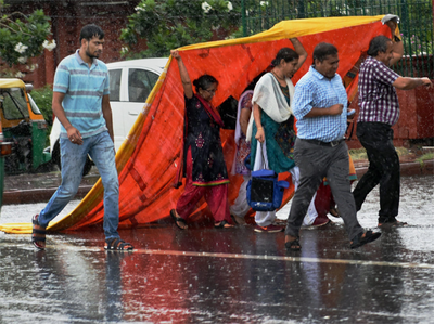 मॉनसून ट्रफ दिल्ली के करीब, होगी झमाझम बारिश