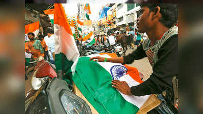 इस स्वतंत्रता दिवस, प्लास्टिक के झंडे नहीं खरीद रहे दिल्ली वाले
