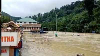 Pampa River: പമ്പയിൽ ജലനിരപ്പ് ഉയരുന്നു:ശബരിമല ഒറ്റപ്പെട്ടു