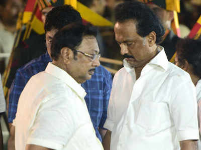 तमिलनाडु: डीएमके की अहम बैठक से पहले अलागिरी बोले, स्‍टालिन के नेतृत्‍व में बर्बाद हो जाएगी पार्टी