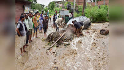 उत्तर से दक्षिण तक आसमान से बरसी आफत, हिमाचल में 18 मरे, केरल में एक लाख बेघर
