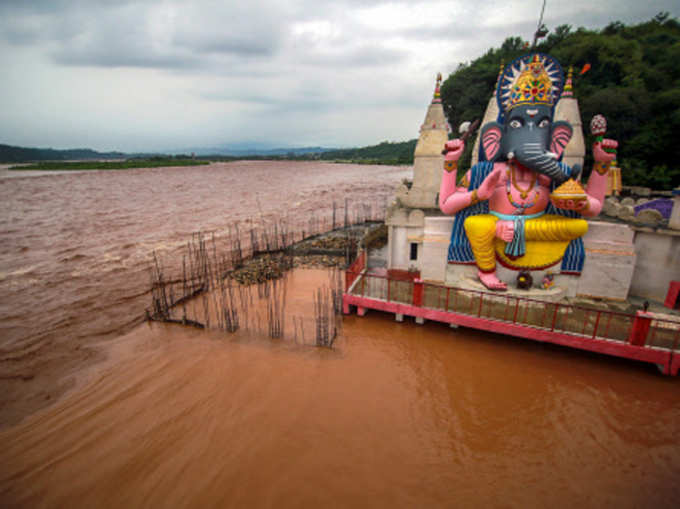 जम्मू में हरि की पौड़ी के पास बाढ़ जैसी स्थितियां