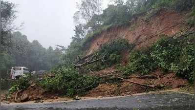 ಮಲೆನಾಡು, ಕರಾವಳಿಯಲ್ಲಿ ಮುಸಲಧಾರೆ: ಹಲವೆಡೆ ಭೂಕುಸಿತ; ಮಂಗಳೂರು- ಬೆಂಗಳೂರು, ಹುಬ್ಬಳ್ಳಿ- ಅಂಕೋಲಾ ಸಂಪರ್ಕ ಕಡಿತ