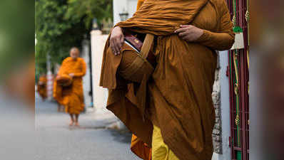 थाइलैंड: भिक्षुओं के मोटापे से परेशान सरकार, लोगों को चेताया