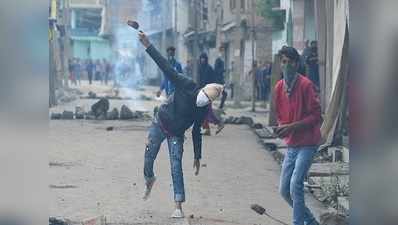 राजस्थान: पुलिस ने किया लाठीचार्ज तो प्रदर्शनकारियों ने बरसाए पत्थर