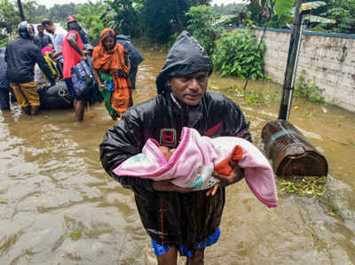 बाढ़ से केरल में तबाही, मुख्यमंत्री ने की सहायता की अपील, ऐसे करें आपदाग्रस्त लोगों की मदद