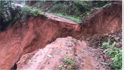 Madikeri Rains: ಕೊಡಗಿನಲ್ಲಿ ಗುಡ್ಡಕುಸಿತಕ್ಕೆ ಮೂವರು ಬಲಿ, ಕುಸಿದ ಮನೆ, ರಸ್ತೆ ಬಂದ್‌, ರಕ್ಷಣೆಗೆ ಹೆಲಿಕಾಪ್ಟರ್‌