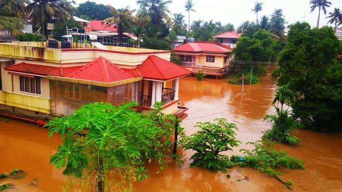 പ്രളയത്തിൽ മുങ്ങി ആലുവ തോട്ടയ്ക്കാട്ടുകര.