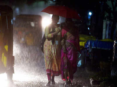 Tamil Nadu Weather: भारी बारिश का अलर्ट, न बनाएं यहां जाने का प्लान