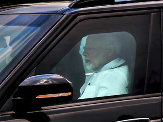 वाजपेयी का हालचाल लेकर पीएम नरेंद्र मोदी एम्स से लौट चुके हैं। बीजेपी अध्यक्ष अमित शाह और केंद्रीय मंत्री जेपी नड्डा अभी भी एम्स में मौजूद हैं।