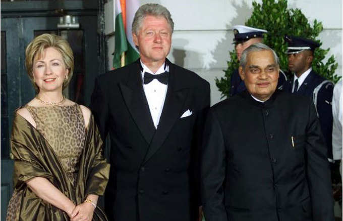 फाइल फोटो: बिल क्लिंटन के साथ अटल बिहारी वाजपेयी
