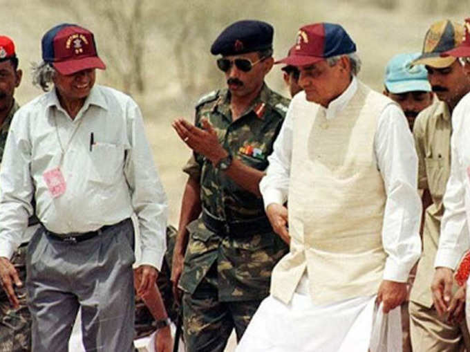 पूर्व राष्ट्रपति एपीजे अब्दुल कलाम के साथ अटल बिहारी वाजपेयी (फाइल फोटो)