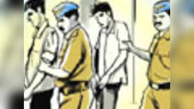 अयोध्या में कार सवार युवकों से मारपीट, नकदी लूटे, दो गिरफ्तार