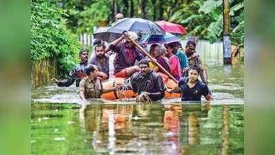 ആലുവ ദുരിതാശ്വാസ ക്യാമ്പില്‍ ആയിരങ്ങള്‍