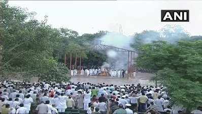 Atal Bihari Vajpayee: மந்திரங்கள் முழங்க தகன மேடையில் எரியூட்டப்பட்ட வாஜ்பாய் உடல்!