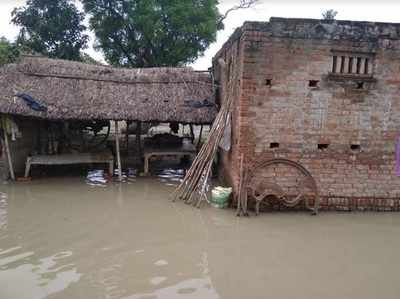 खतरे के निशान से ऊपर बह रहीं घाघरा और सरयू , 130 मजरे बाढ़ से प्रभावित