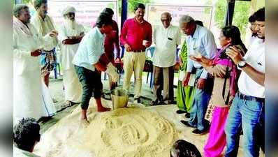 ಲದ್ದಿಹುಳು ‘ಕಿಟಿಕಿಟಿಗೆ’ ಮುಸುಕಿನ ‘ಜೋಳ ತತ್ತರ’