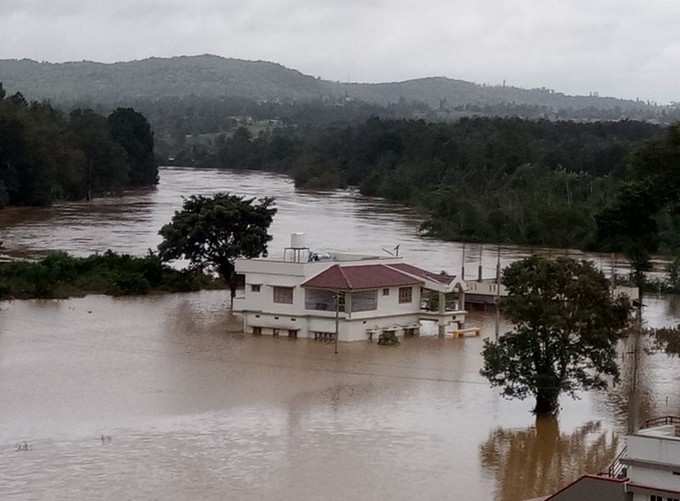 ಪ್ರವಾಹಪೀಡಿತ ಕುಶಾಲನಗರದ ಕುವೆಂಪುನಗರದ ನೋಟ