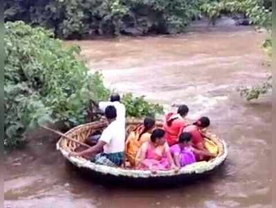 మూడుముళ్ల కోసం నదీ ప్రవాహంలో వధువు సాహసం