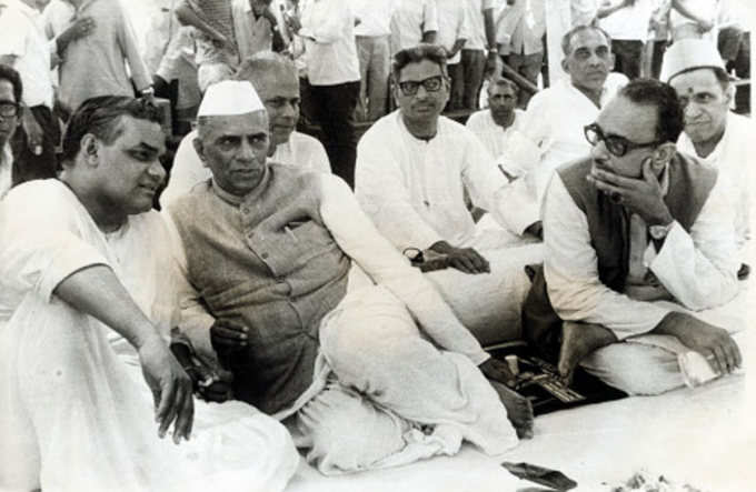 यह तस्वीर 1972 की है जब वाजपेयी ने बंबई (अब मुंबई) में अनशन किया था।
