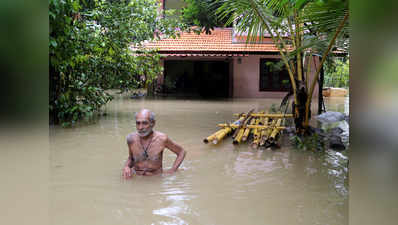 केरल में भीषण बाढ़ के बाद अब संक्रामक बीमारियों के फैलने का खतरा, सीएम ने की अहम बैठक
