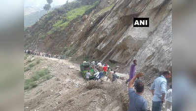 किश्तवाड़ः यात्रियों पर टूटकर गिरी पहाड़ी, 5 की मौत, 9 घायल