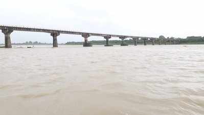 Godavari: భద్రాచలం వద్ద పెరుగుతోన్న గోదావరి ఉద్ధృతి